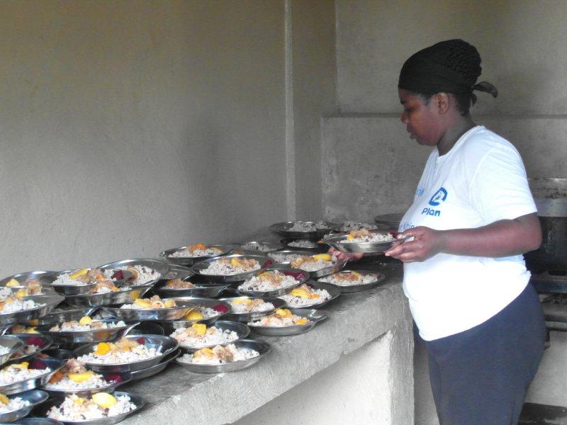 06 assiettes pour la cantine .jpg